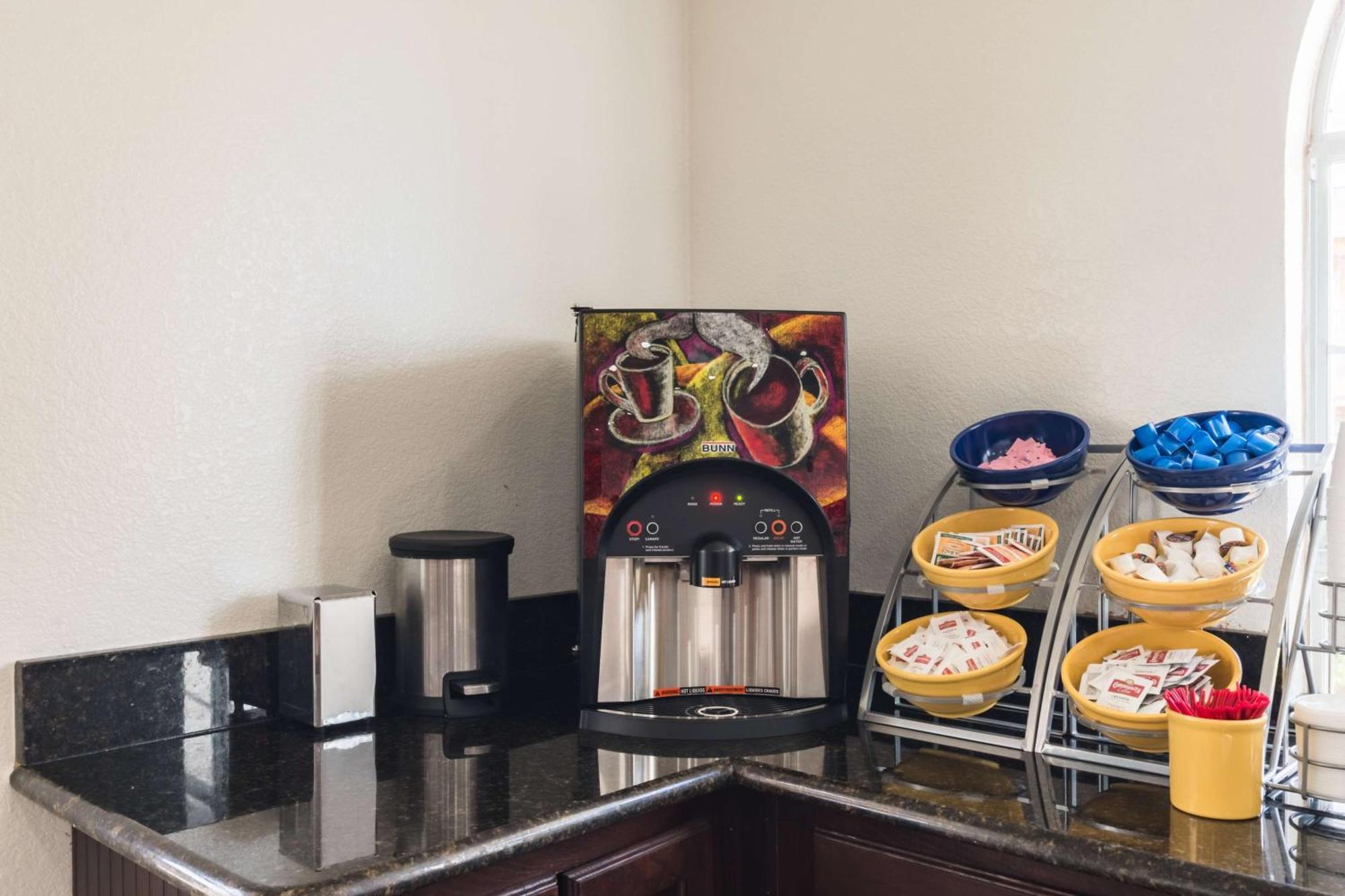 Motel 6 Alvarado Tx Екстериор снимка